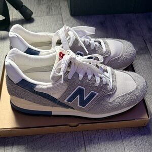 New Balance 996 made in USA Gray and White Athletic Shoes (almost new)